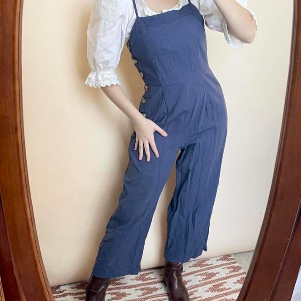 vintage style 100% cotton blue colored sleeveless jumpsuit
Size Small - Picture 2 of 4